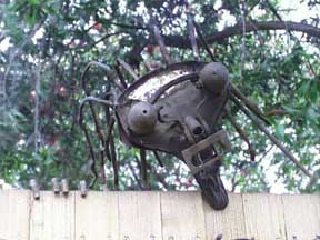 (a rusty Kilroy)